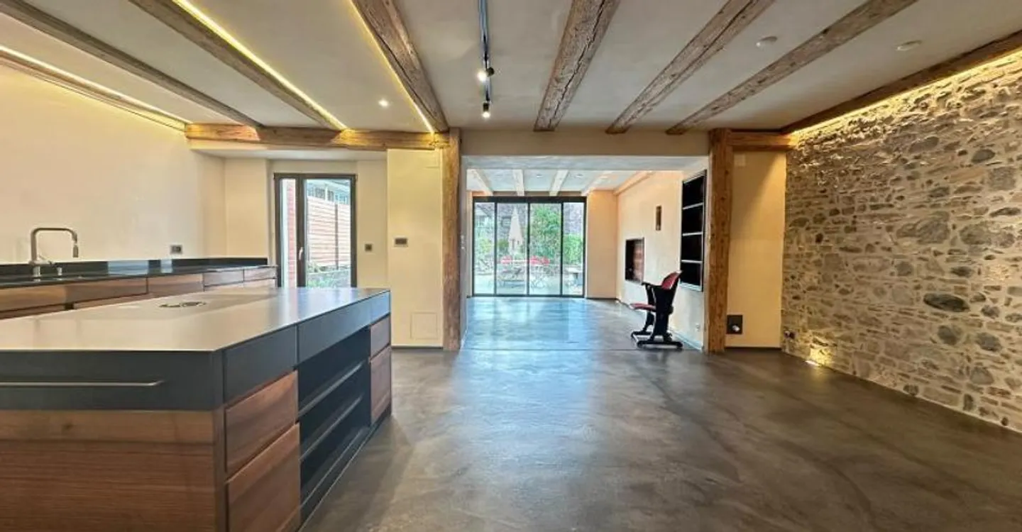 Appartement Charmant avec Terrasse - Photo 2 sur 5