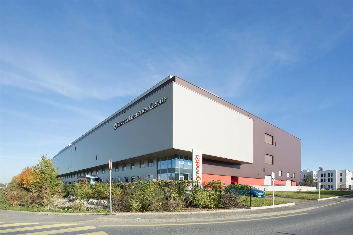 Grenet 21 - Logistische Lagerhäuser, Handwerksbetriebe und moderne Büros mit Terrasse - Foto 2 von 7