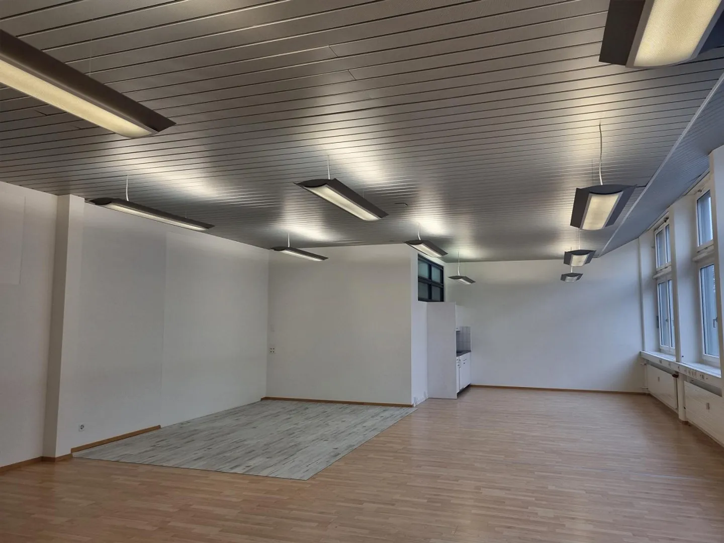 Ufficio 102m2 in Posizione Centrale a Sarnen - Foto 1 di 8