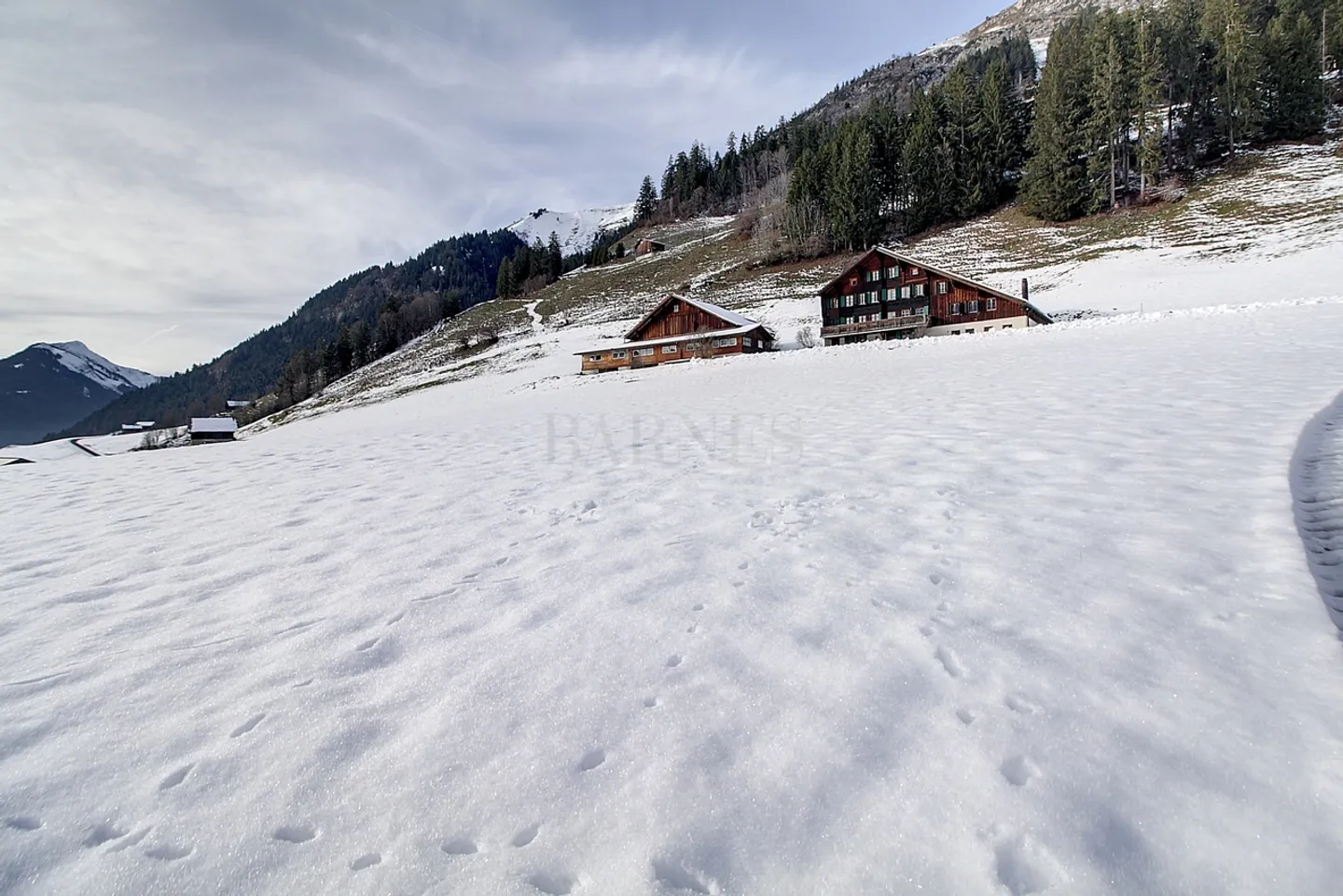Exceptional property with stunning views of the valley - Photo 3 of 13