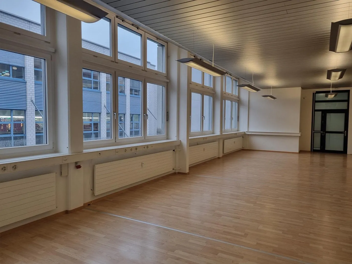 Ufficio 102m2 in Posizione Centrale a Sarnen - Foto 3 di 8