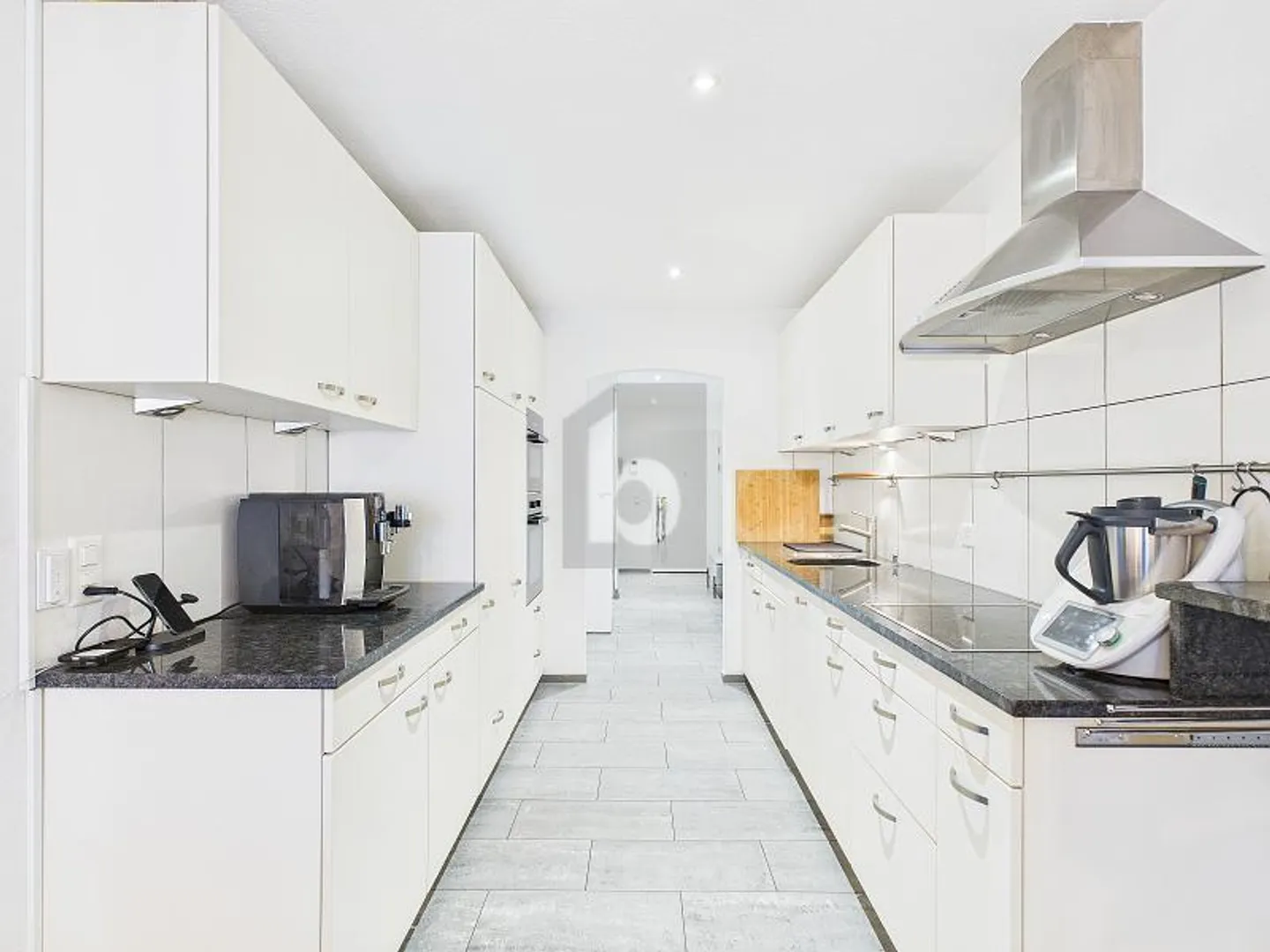 SUNNY, FAMILY-FRIENDLY WITH A VIEW OF THE GREEN - Photo 4 of 6