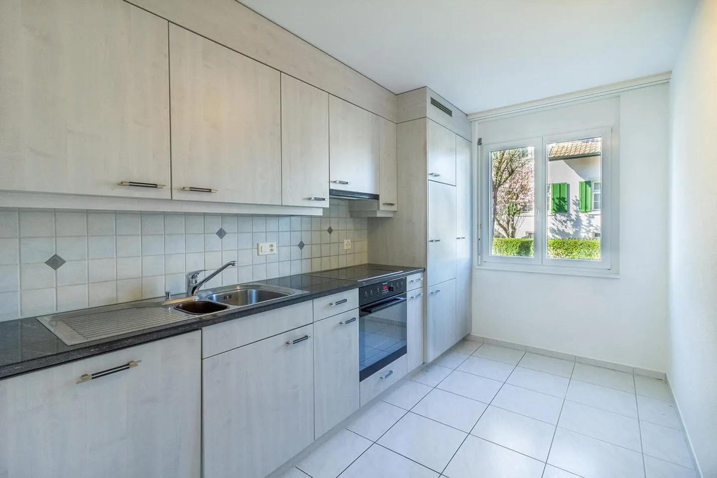 Bright 2½-Room Garden Apartment - Photo 1 of 6