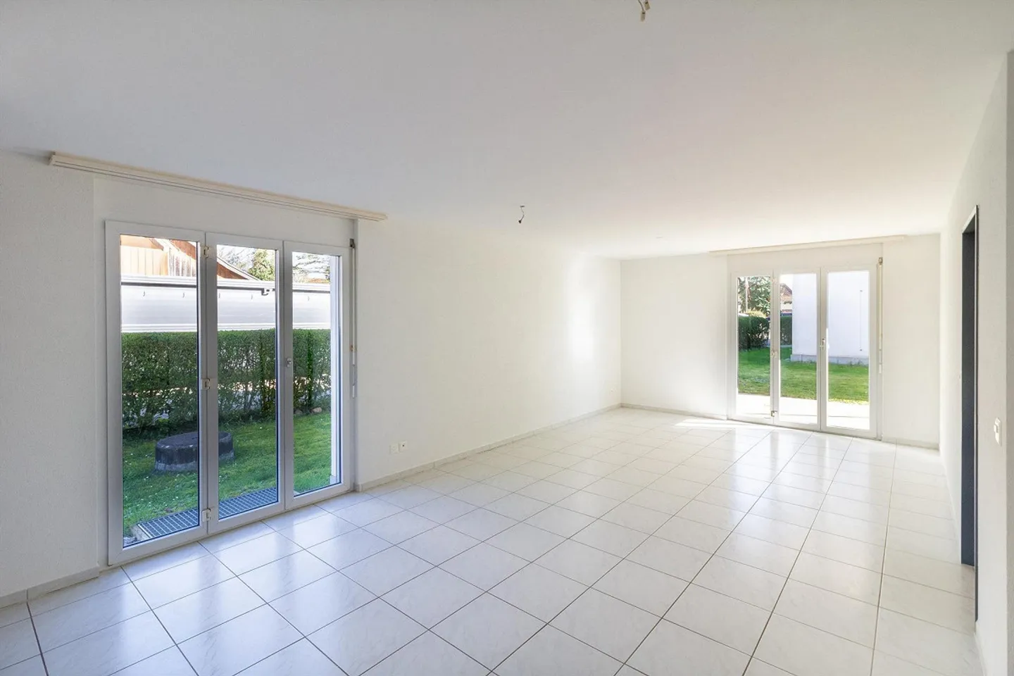 Bright 2½-Room Garden Apartment - Photo 2 of 6