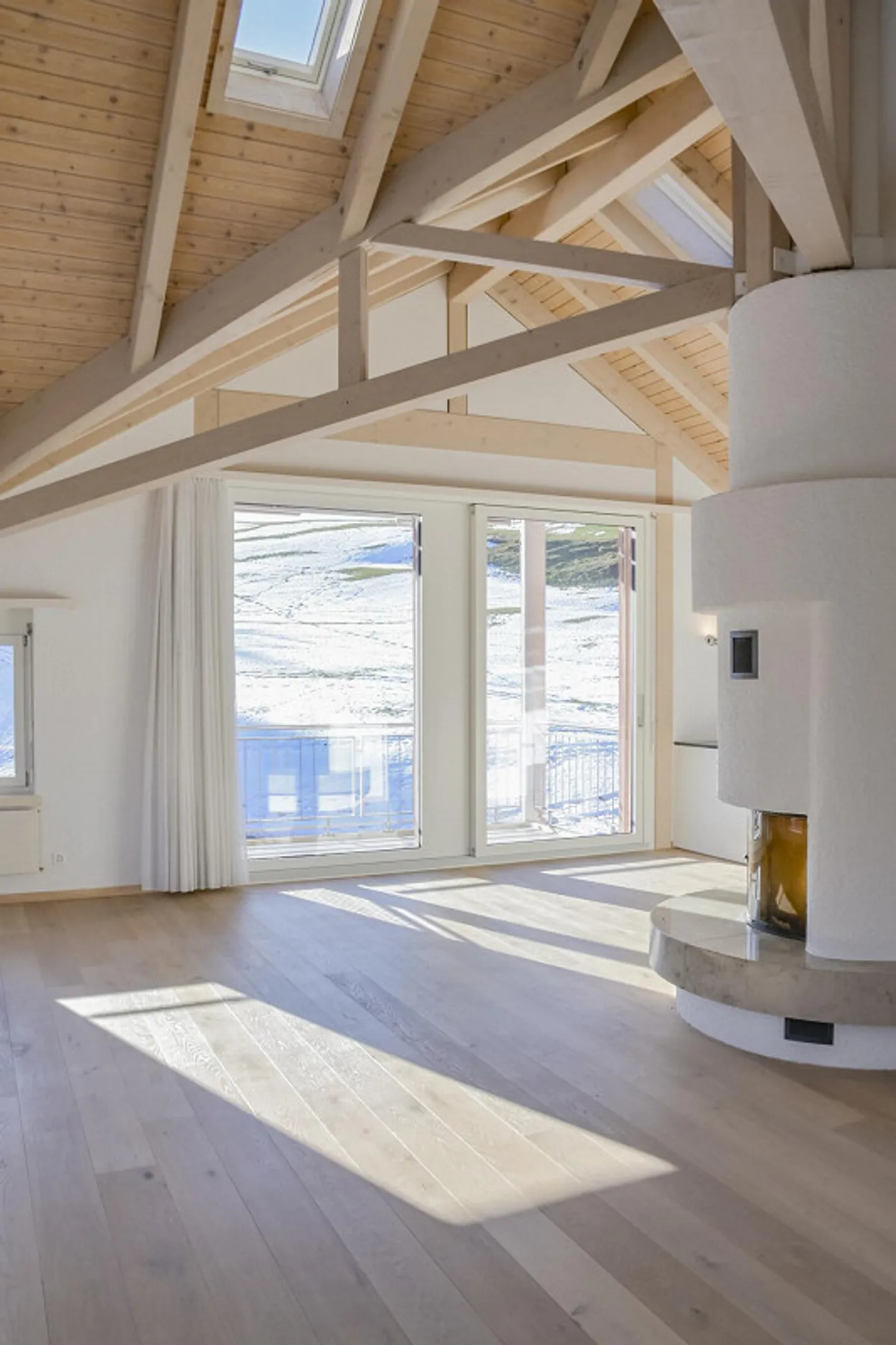 Light-flooded attic apartment with fireplace, visible beams and dreamlike ... - Photo 2 of 8