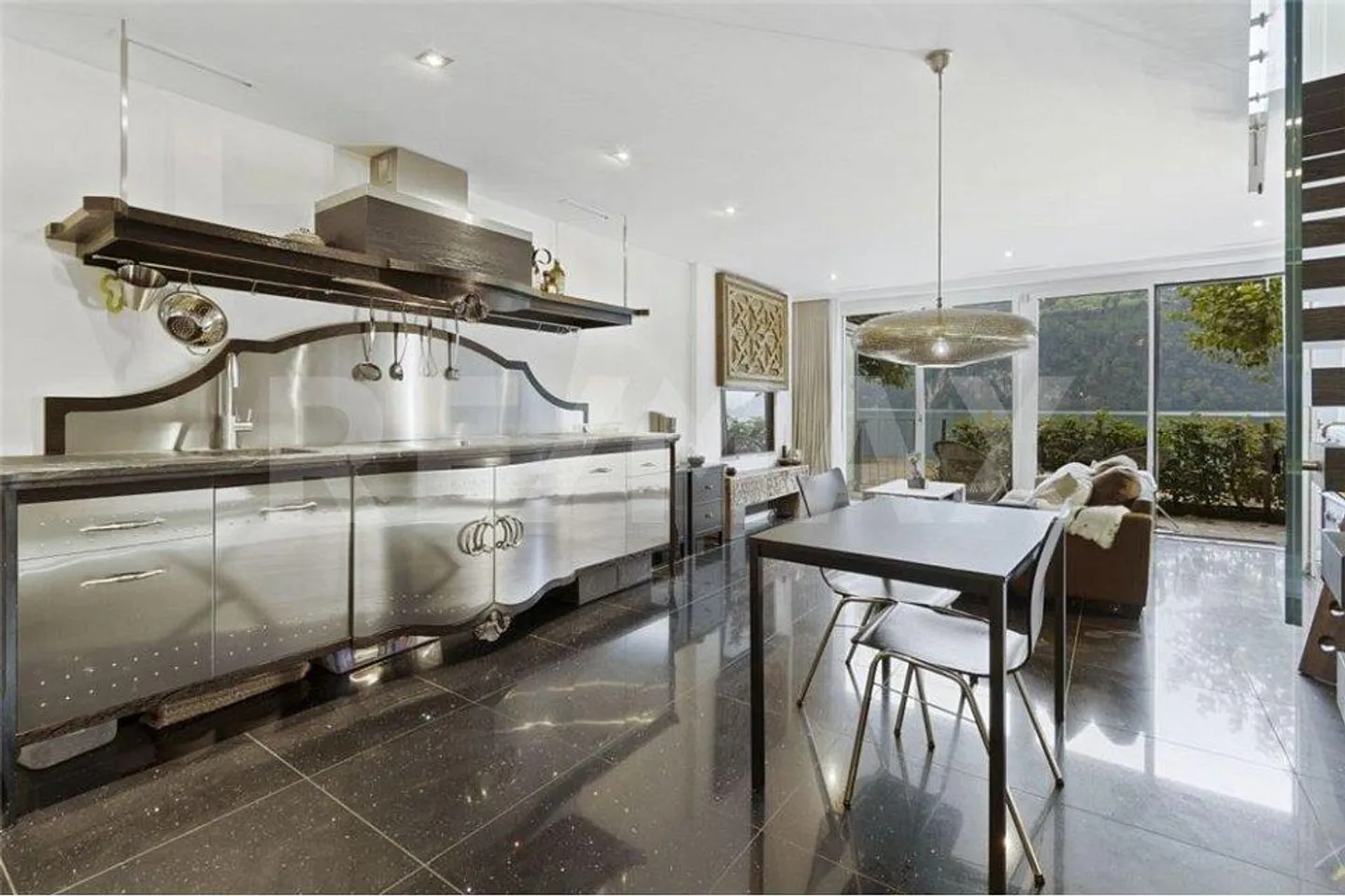 Appartamento duplex elegante e arredato di 2,5 locali in affitto direttamente sulla passeggiata del lago, Brunnen SZ - Foto 2 di 13