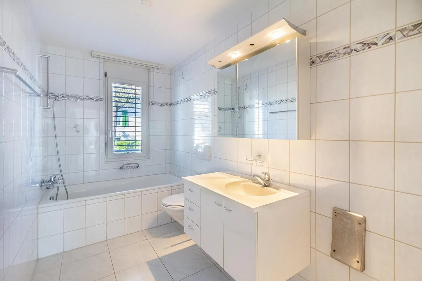 Bright 2½-Room Garden Apartment - Photo 4 of 6