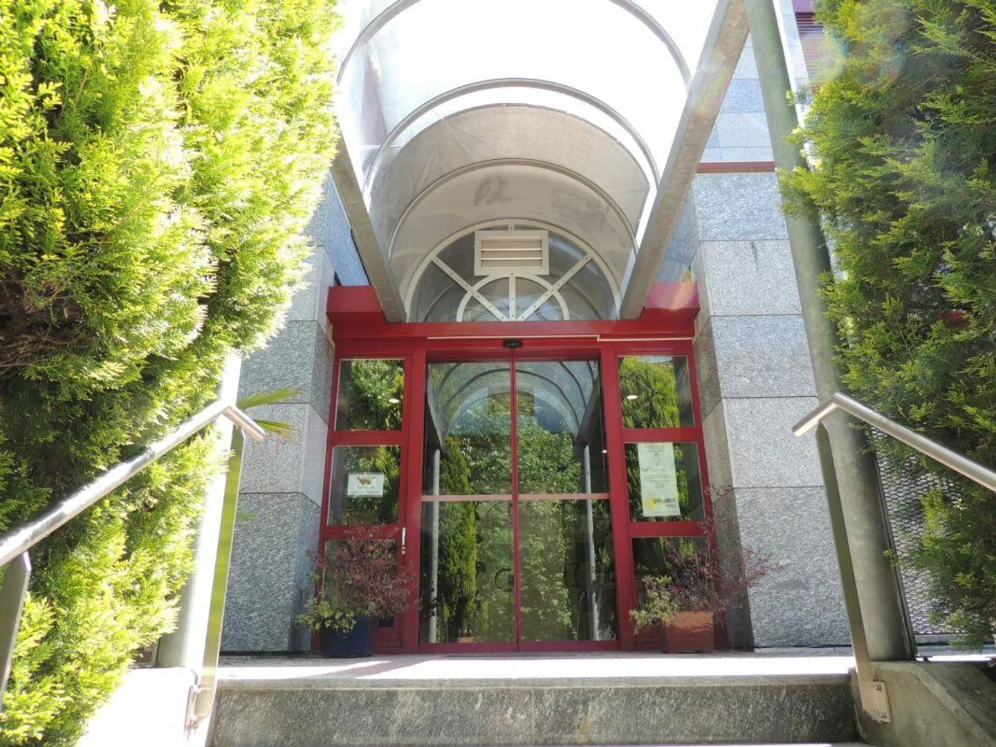 GEWERBLICHER RAUM MIT GROSSEN FENSTERN (Nachfolger gesucht) - Foto 2 von 22