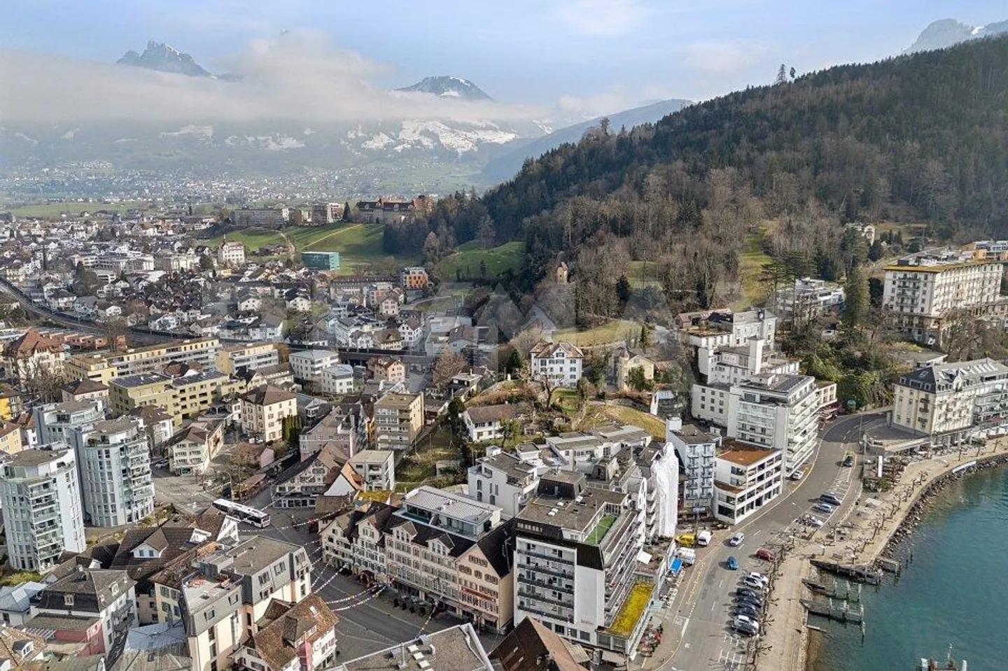 Appartamento duplex elegante e arredato di 2,5 locali in affitto direttamente sulla passeggiata del lago, Brunnen SZ - Foto 10 di 13