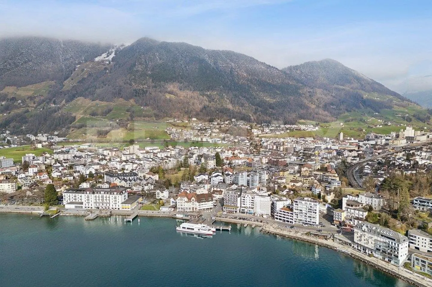 Appartamento duplex elegante e arredato di 2,5 locali in affitto direttamente sulla passeggiata del lago, Brunnen SZ - Foto 12 di 13