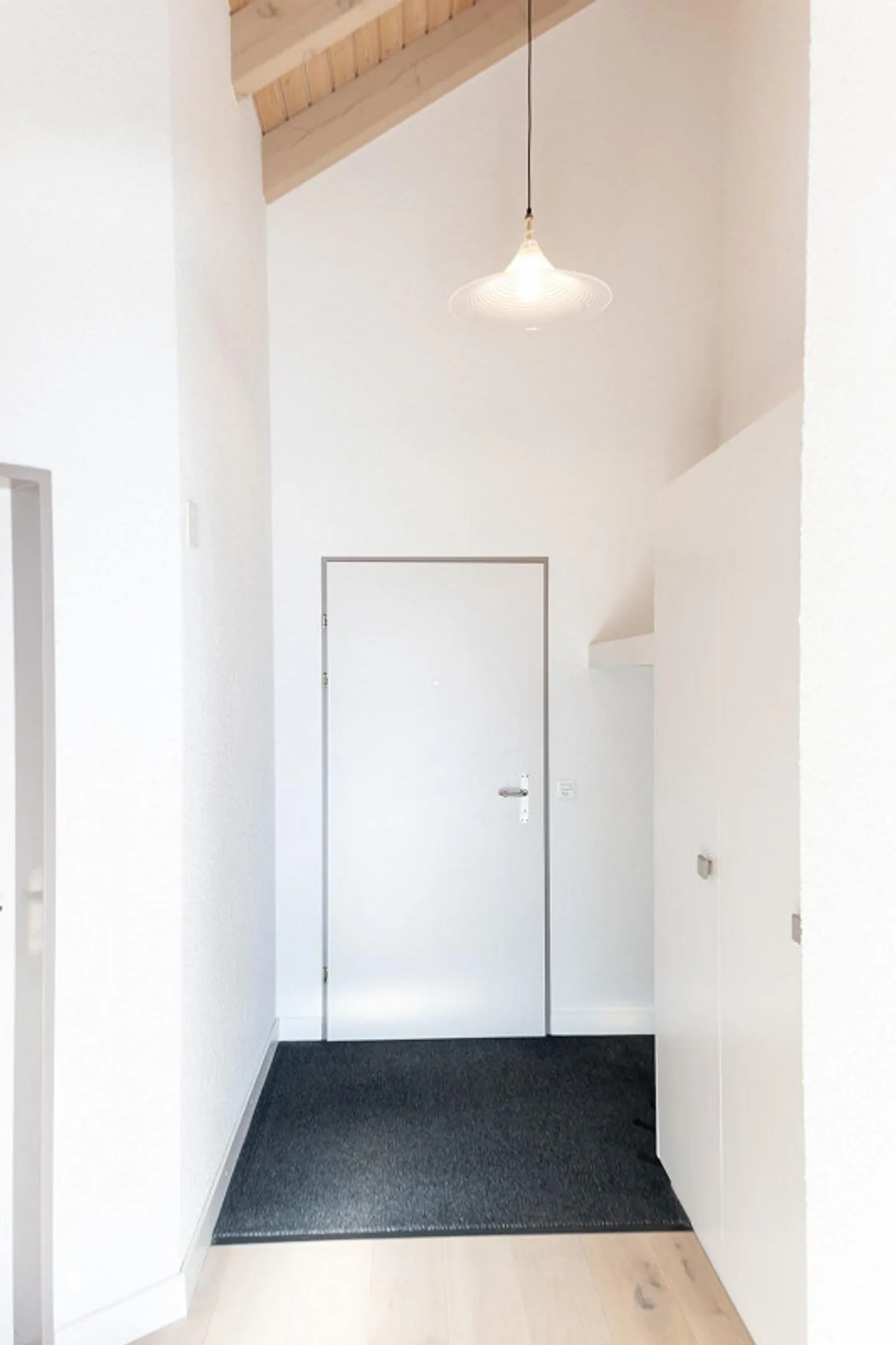 Light-flooded attic apartment with fireplace, visible beams and dreamlike ... - Photo 4 of 8