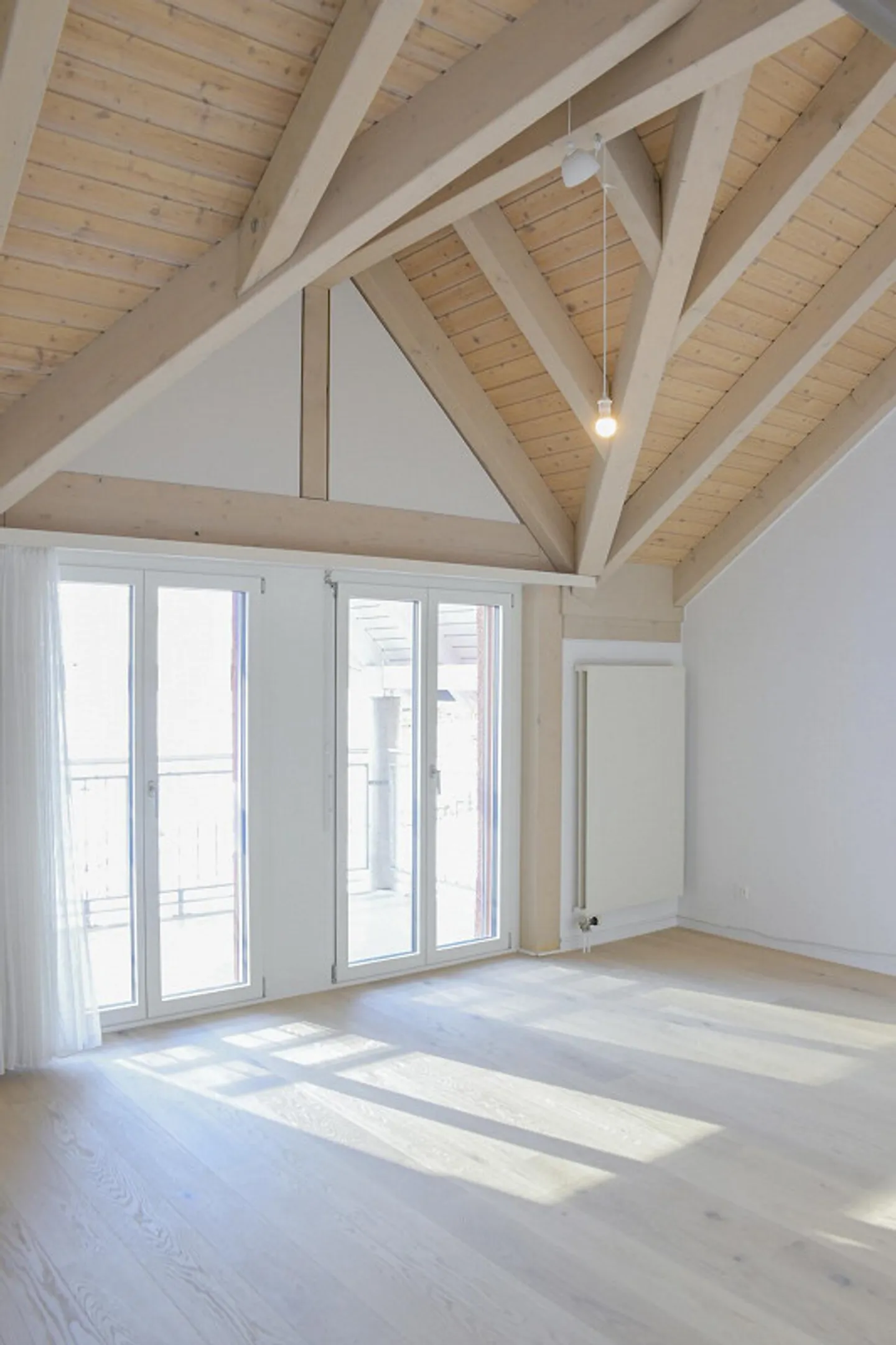 Light-flooded attic apartment with fireplace, visible beams and dreamlike ... - Photo 5 of 8