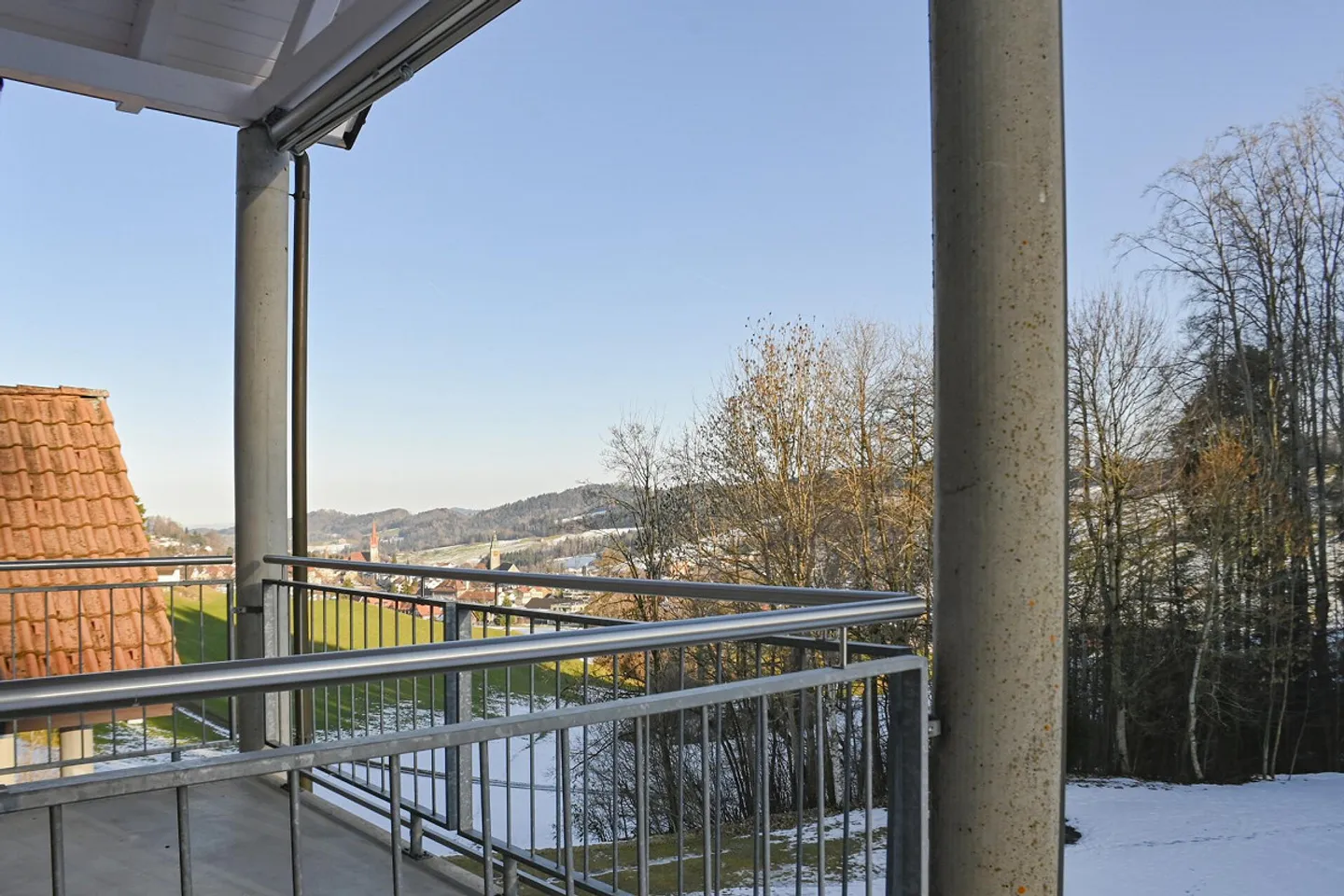 Light-flooded attic apartment with fireplace, visible beams and dreamlike ... - Photo 8 of 8