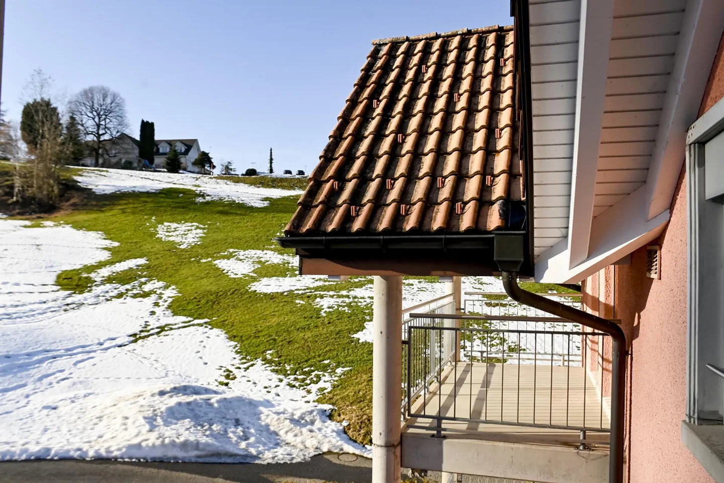 Light-flooded attic apartment with fireplace, visible beams and dreamlike ... - Photo 7 of 8
