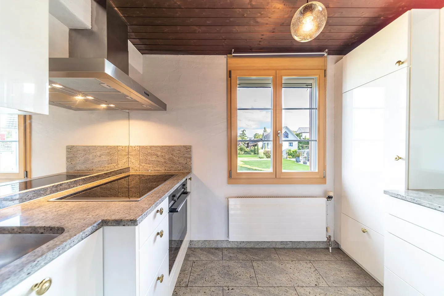 Lake View, History, Character - Unique Timber House Directly at... - Photo 7 of 11