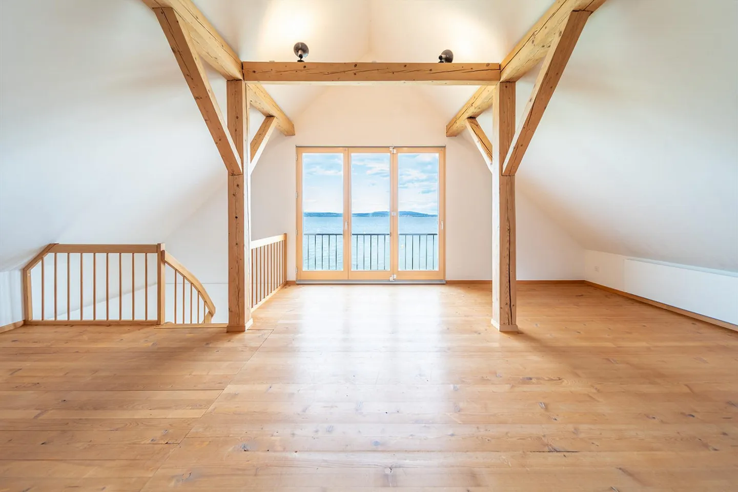 Lake View, History, Character - Unique Timber House Directly at... - Photo 8 of 11