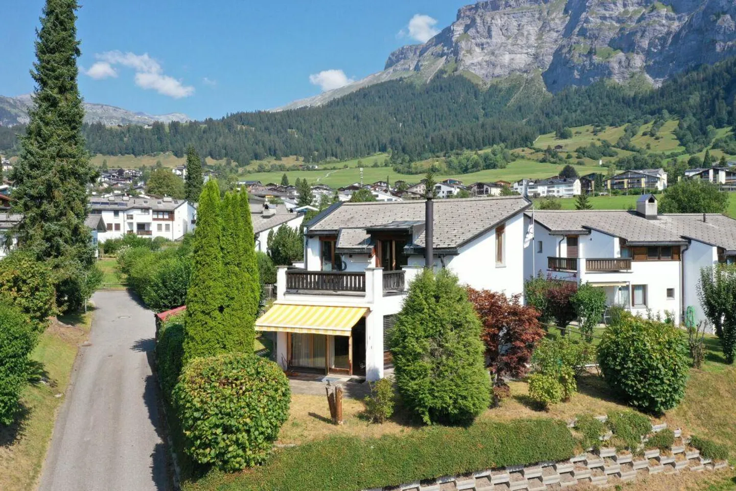 Maison individuelle avec 4½ pièces dans un emplacement calme et ensoleillé - Photo 1 sur 10