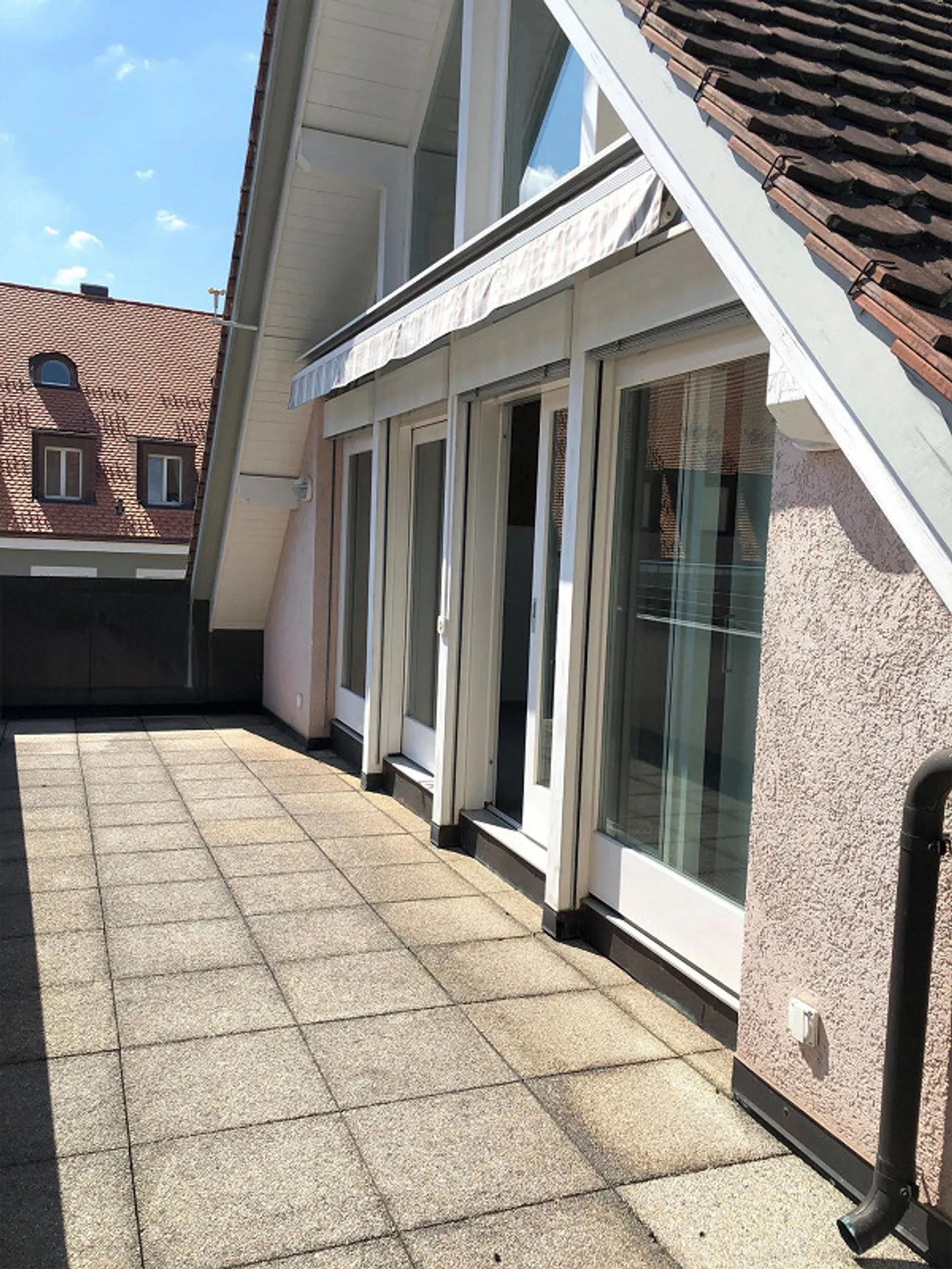 Original, modern penthouse apartment with sunny rooftop terrace - Photo 2 of 16