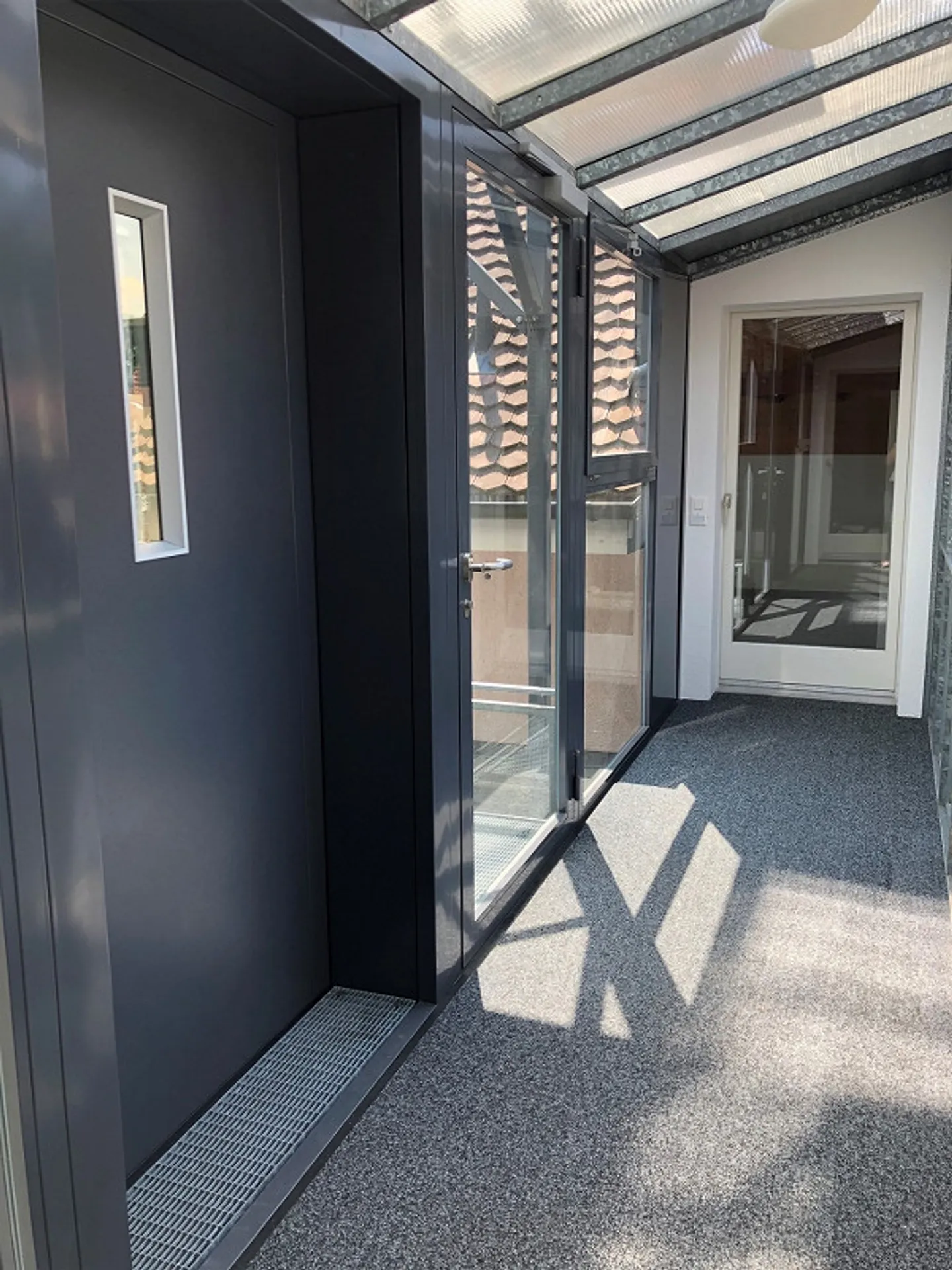 Original, modern penthouse apartment with sunny rooftop terrace - Photo 10 of 16