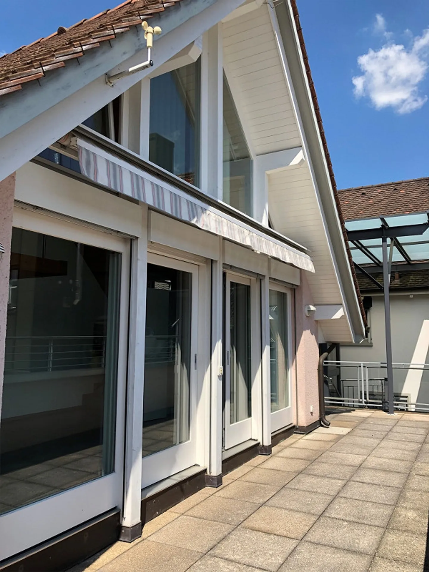 Original, modern penthouse apartment with sunny rooftop terrace - Photo 15 of 16