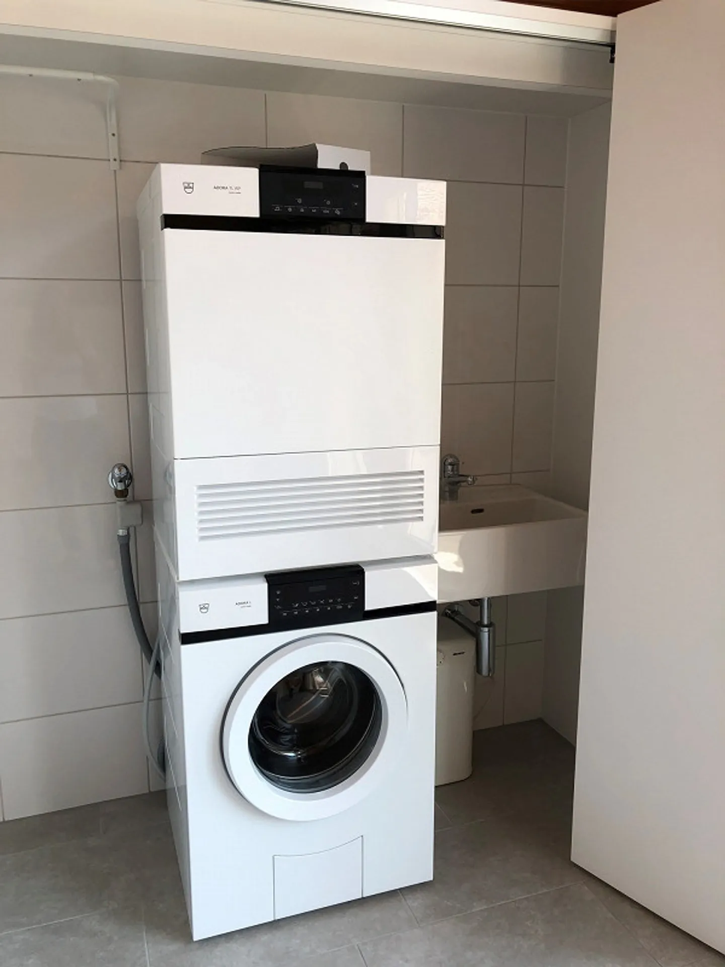 Original, modern penthouse apartment with sunny rooftop terrace - Photo 16 of 16