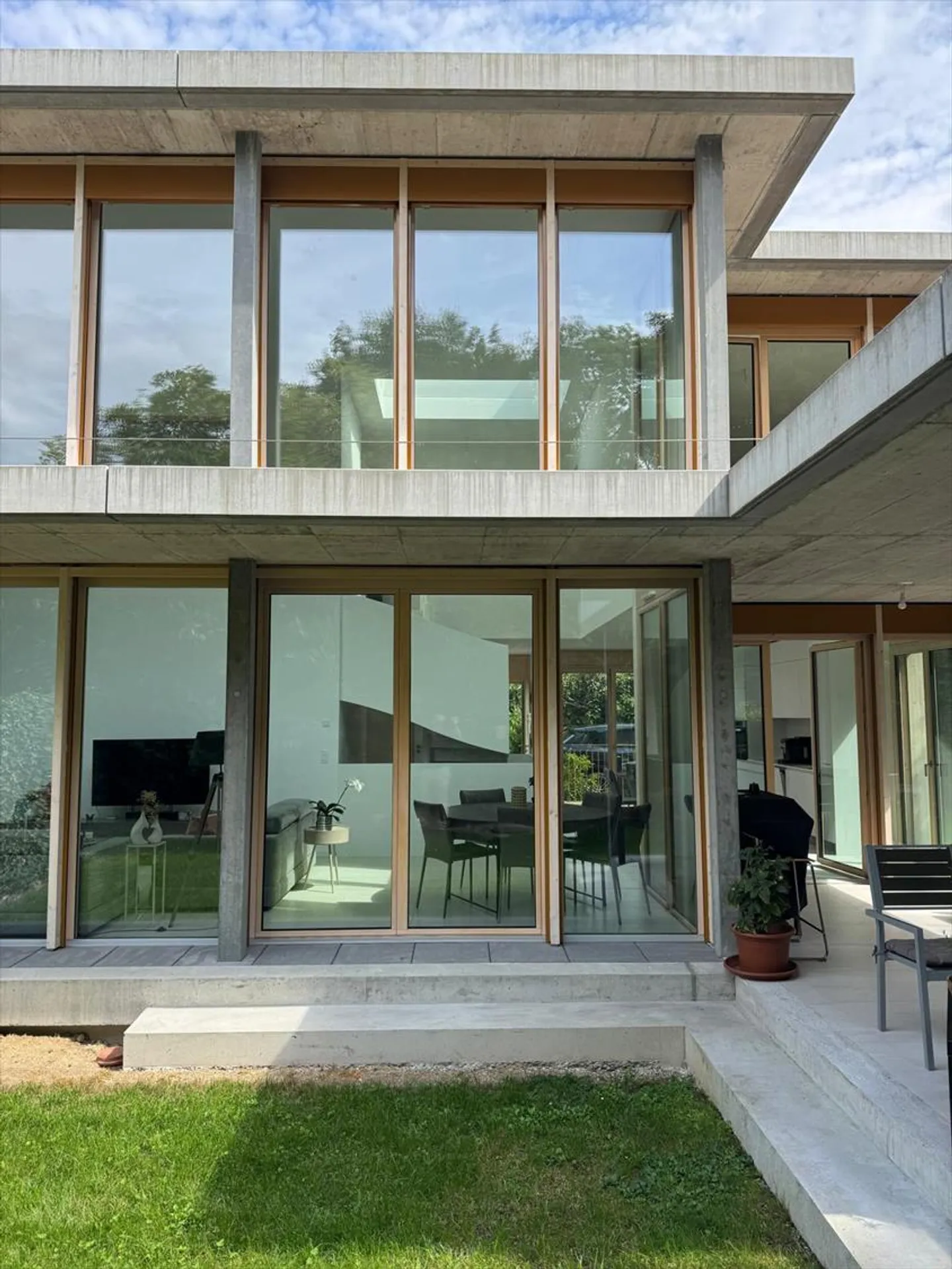 Maison contiguë - Photo 1 sur 12