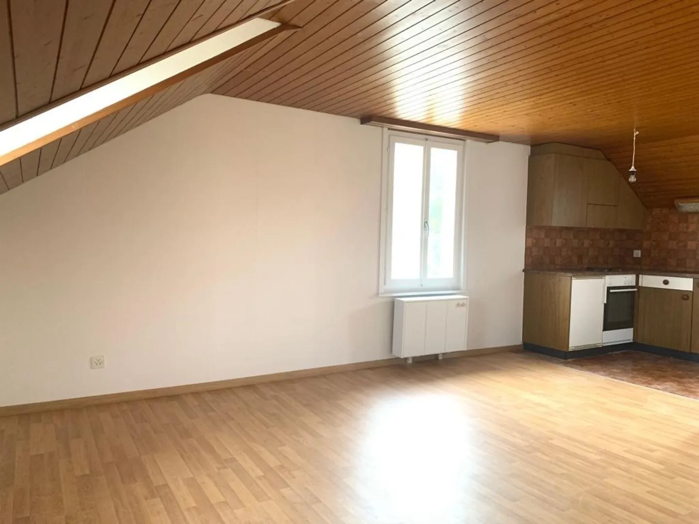 1-Zimmer-Dachwohnung in 5-Familienhaus an ruhiger Lage - Foto 2 von 7
