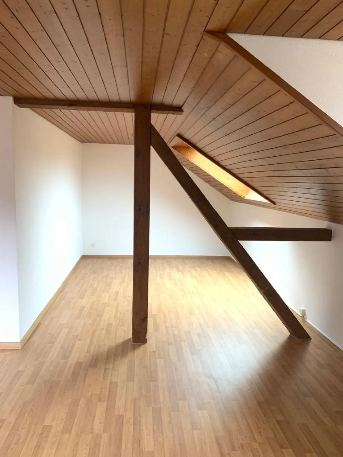 1-Zimmer-Dachwohnung in 5-Familienhaus an ruhiger Lage - Foto 3 von 7