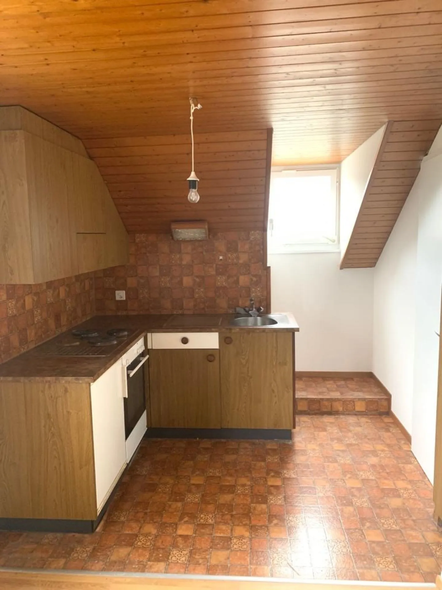 1-Zimmer-Dachwohnung in 5-Familienhaus an ruhiger Lage - Foto 4 von 7
