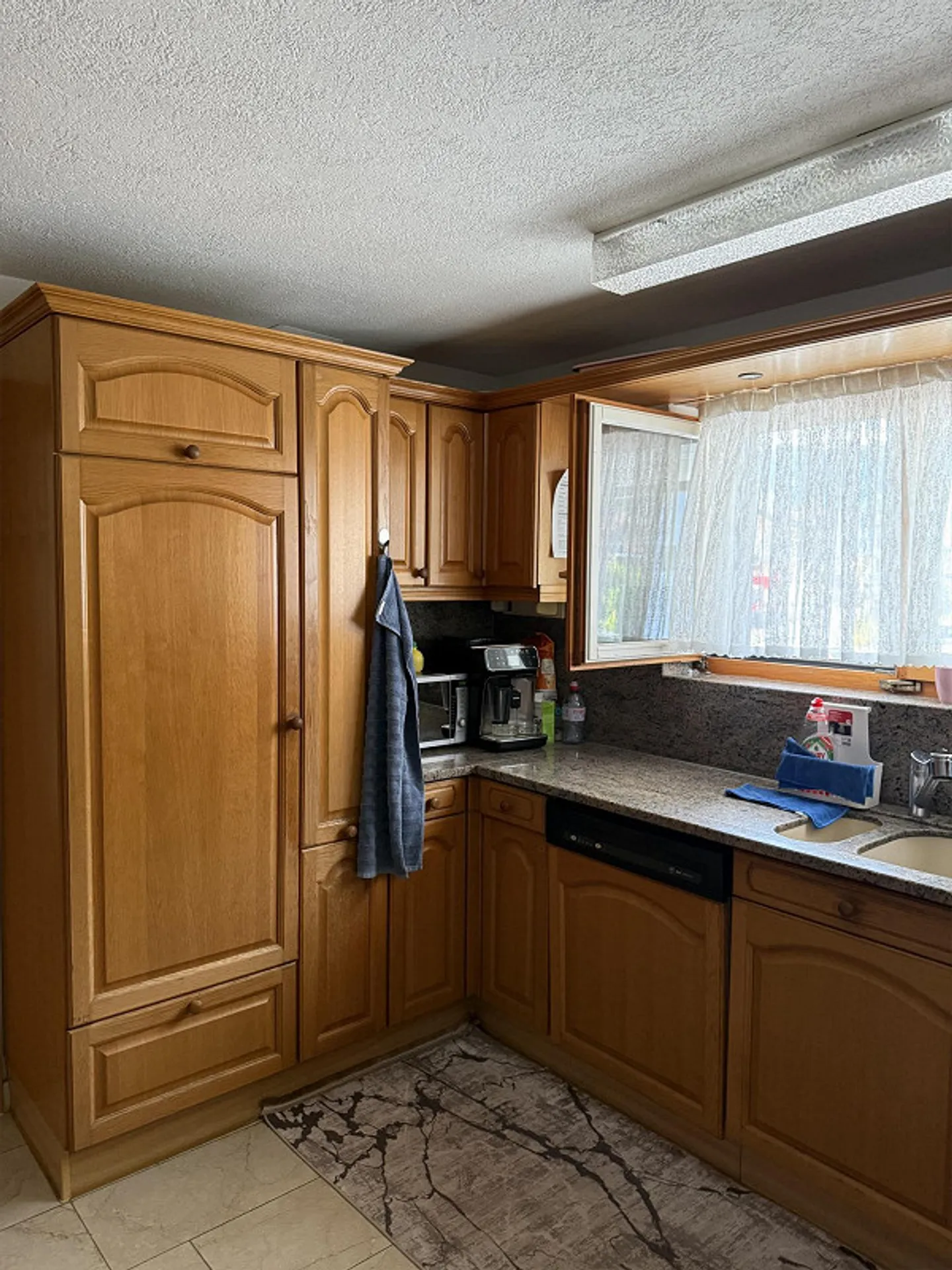 Geräumige Wohnung mit Balkonen - Foto 2 von 4