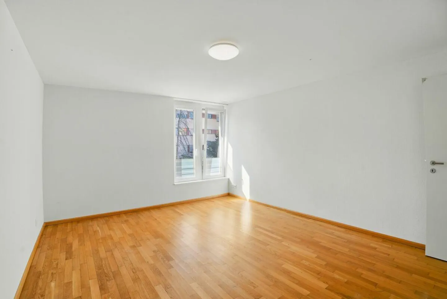 Grosszügige 3.5 Z' Maisonette-Wohnung mit viel Privatsphäre an zentraler Lage - Foto 3 von 12