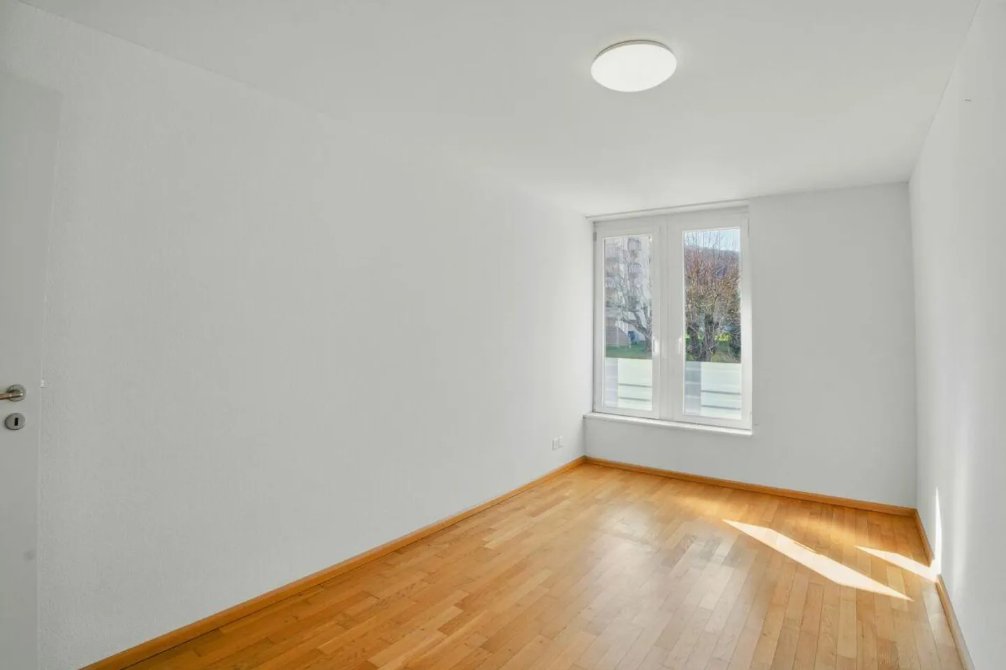 Grosszügige 3.5 Z' Maisonette-Wohnung mit viel Privatsphäre an zentraler Lage - Foto 4 von 12