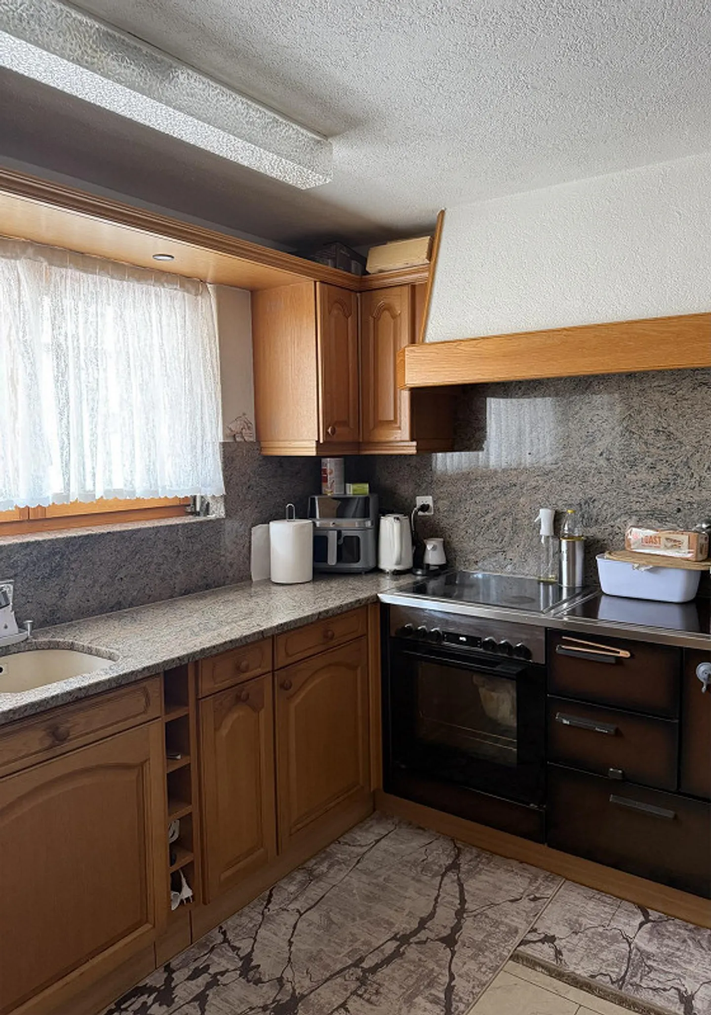 Geräumige Wohnung mit Balkonen - Foto 3 von 4