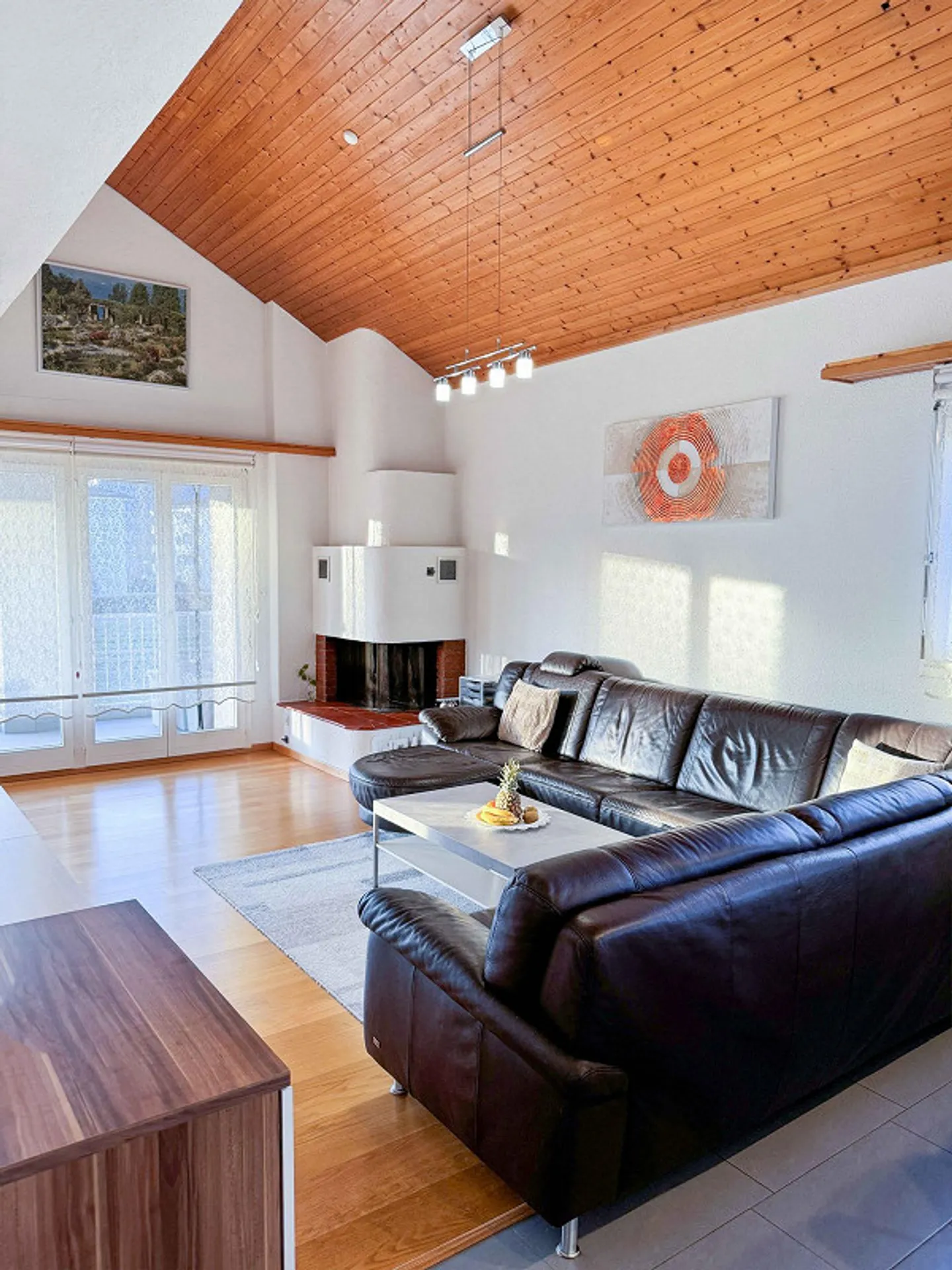 Bright home with sauna, fireplace and winter garden with whirlpool - Photo 2 of 28