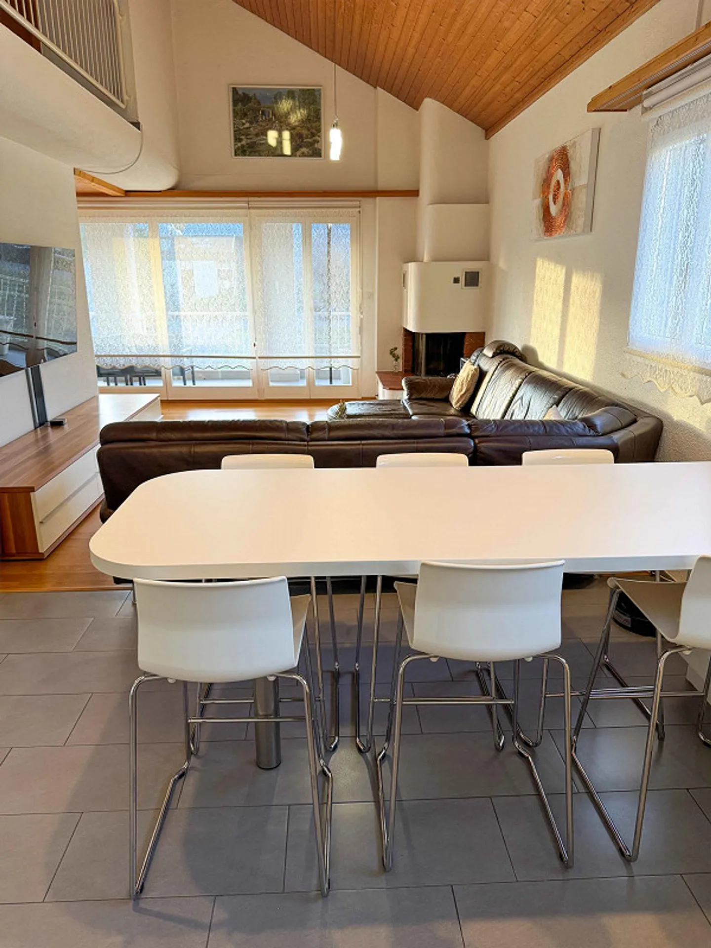 Bright home with sauna, fireplace and winter garden with whirlpool - Photo 6 of 28