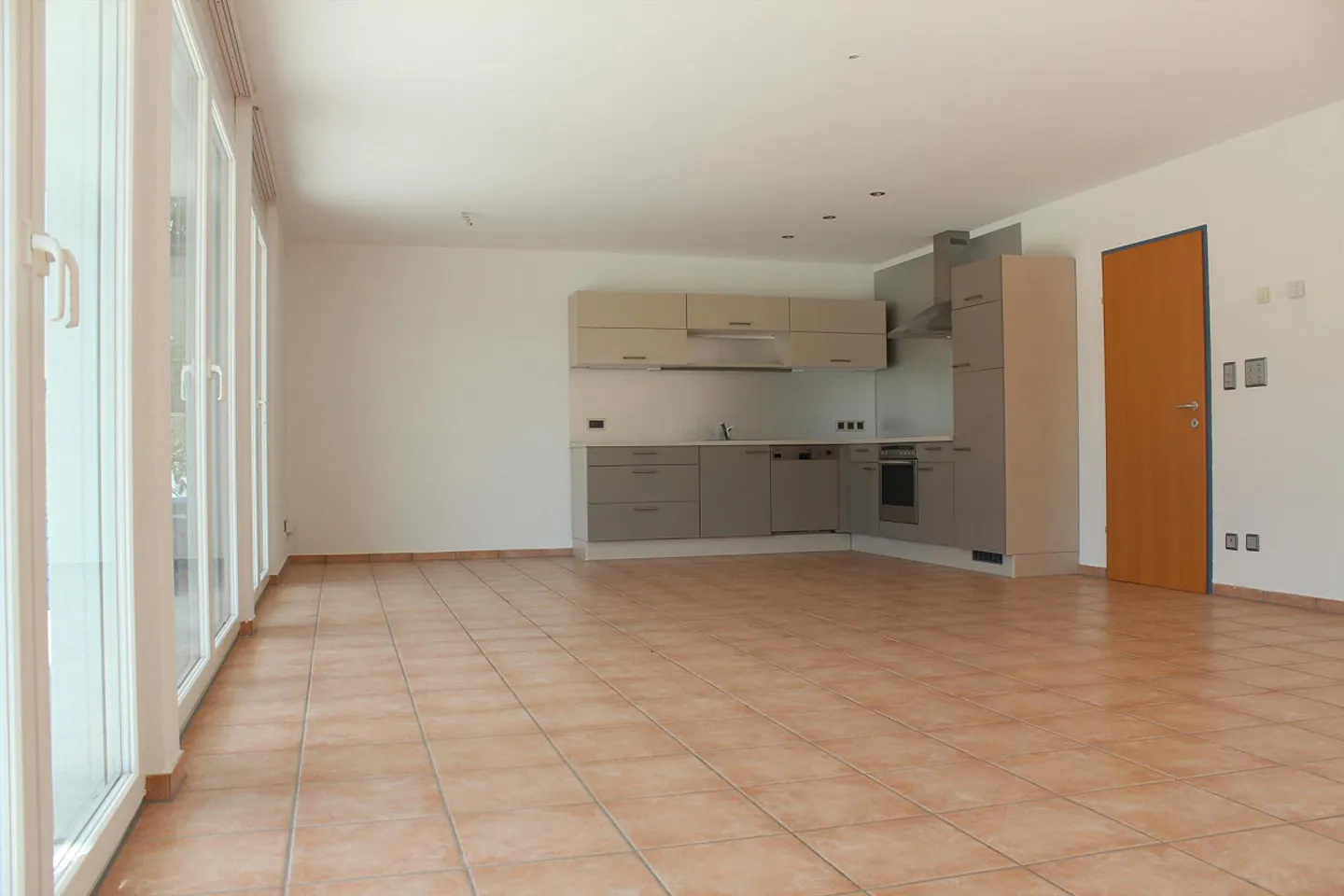 Detached Single-Family House with a View - Photo 2 of 11