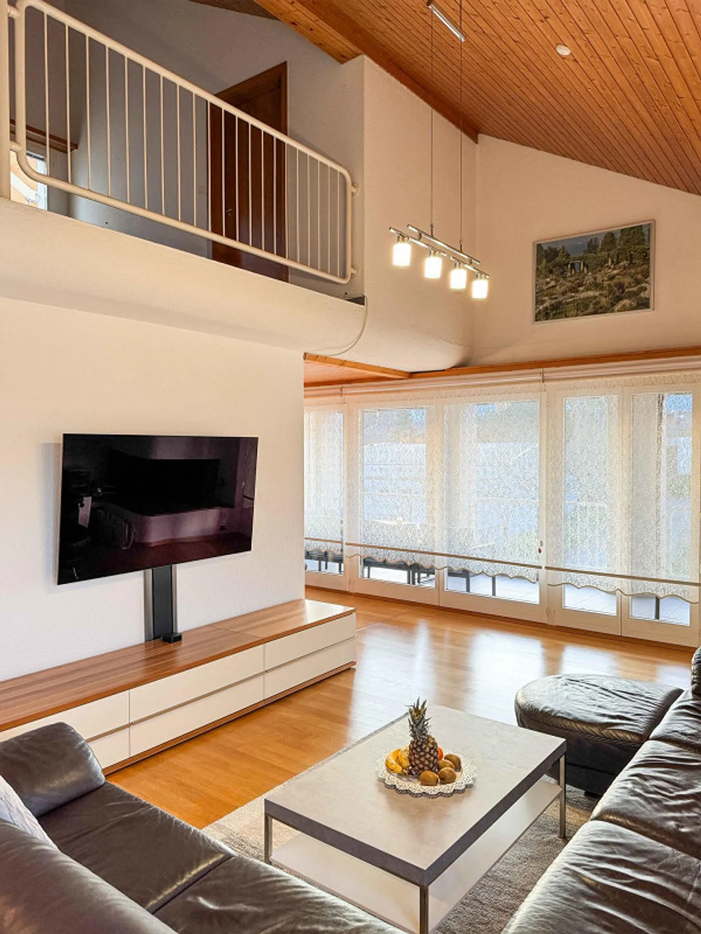 Bright home with sauna, fireplace and winter garden with whirlpool - Photo 4 of 28