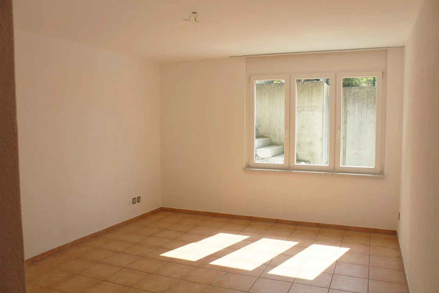 Detached Single-Family House with a View - Photo 4 of 11