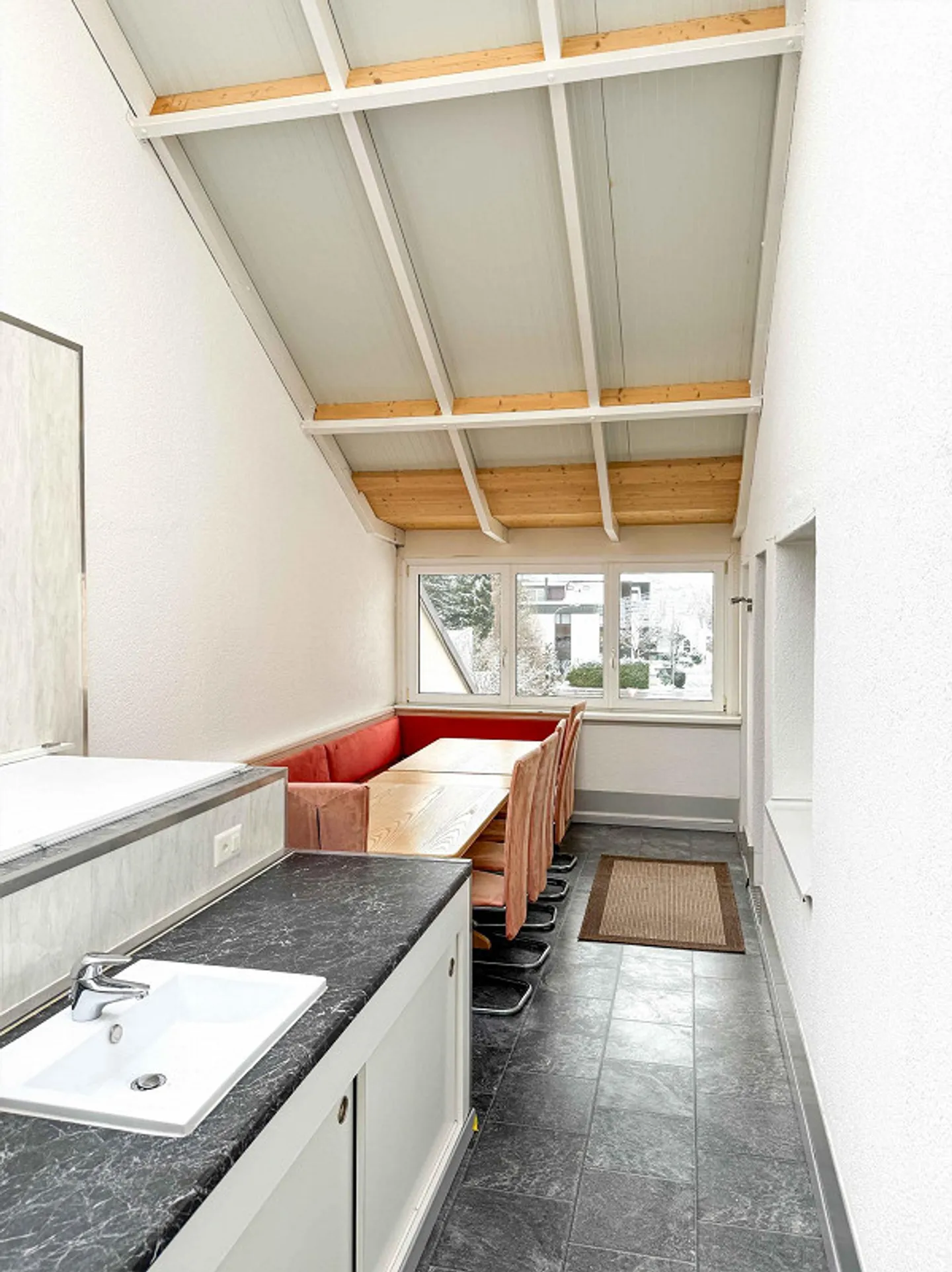 Bright home with sauna, fireplace and winter garden with whirlpool - Photo 11 of 28