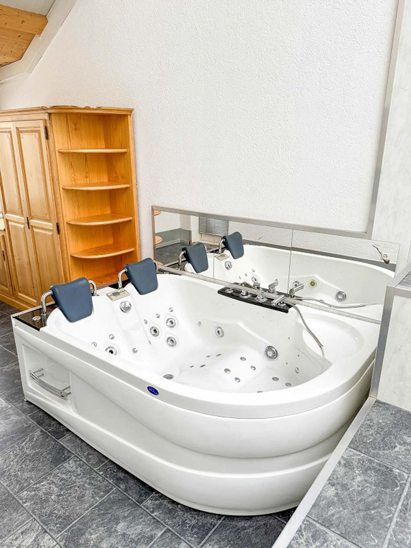 Bright home with sauna, fireplace and winter garden with whirlpool - Photo 13 of 28