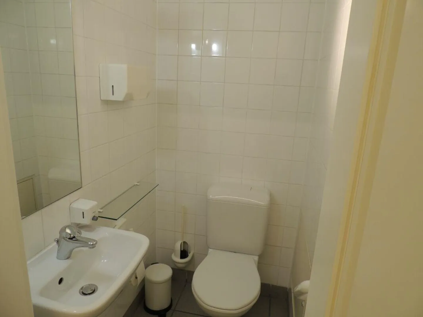 GEWERBLICHER RAUM MIT GROSSEN FENSTERN (Nachfolger gesucht) - Foto 16 von 22