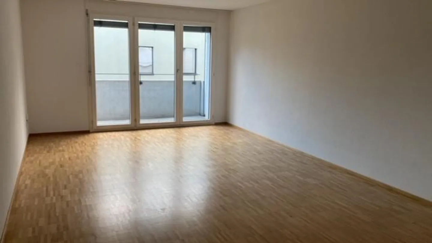 Appartamento luminoso e spazioso con 2 camere in posizione centrale - Foto 4 di 6