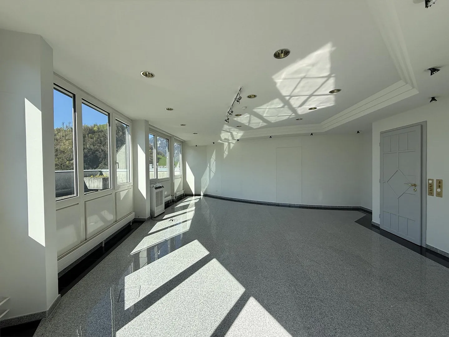 Espace de bureau abordable avec une connexion idéale - Photo 2 sur 7