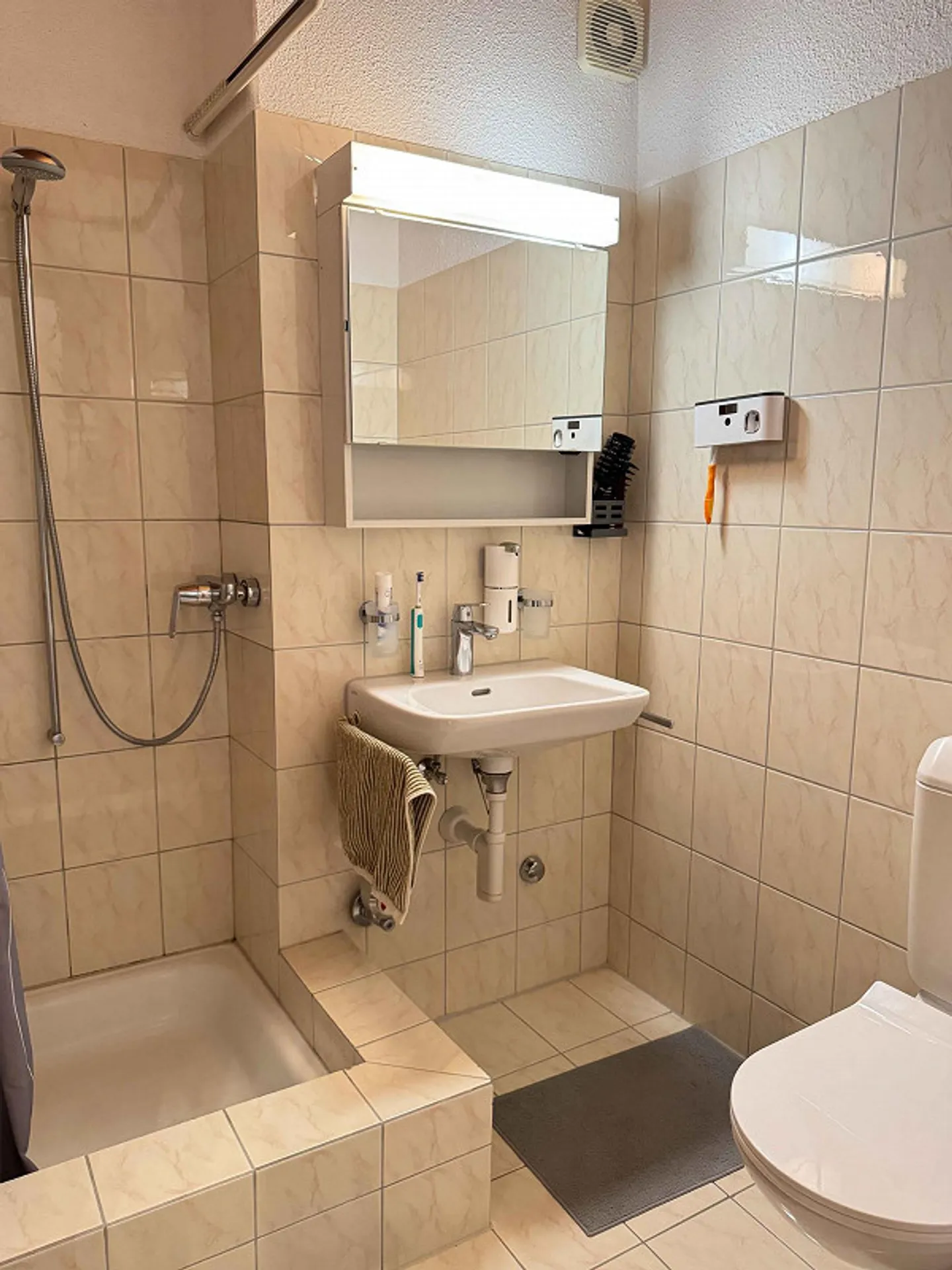 Bright home with sauna, fireplace and winter garden with whirlpool - Photo 24 of 28