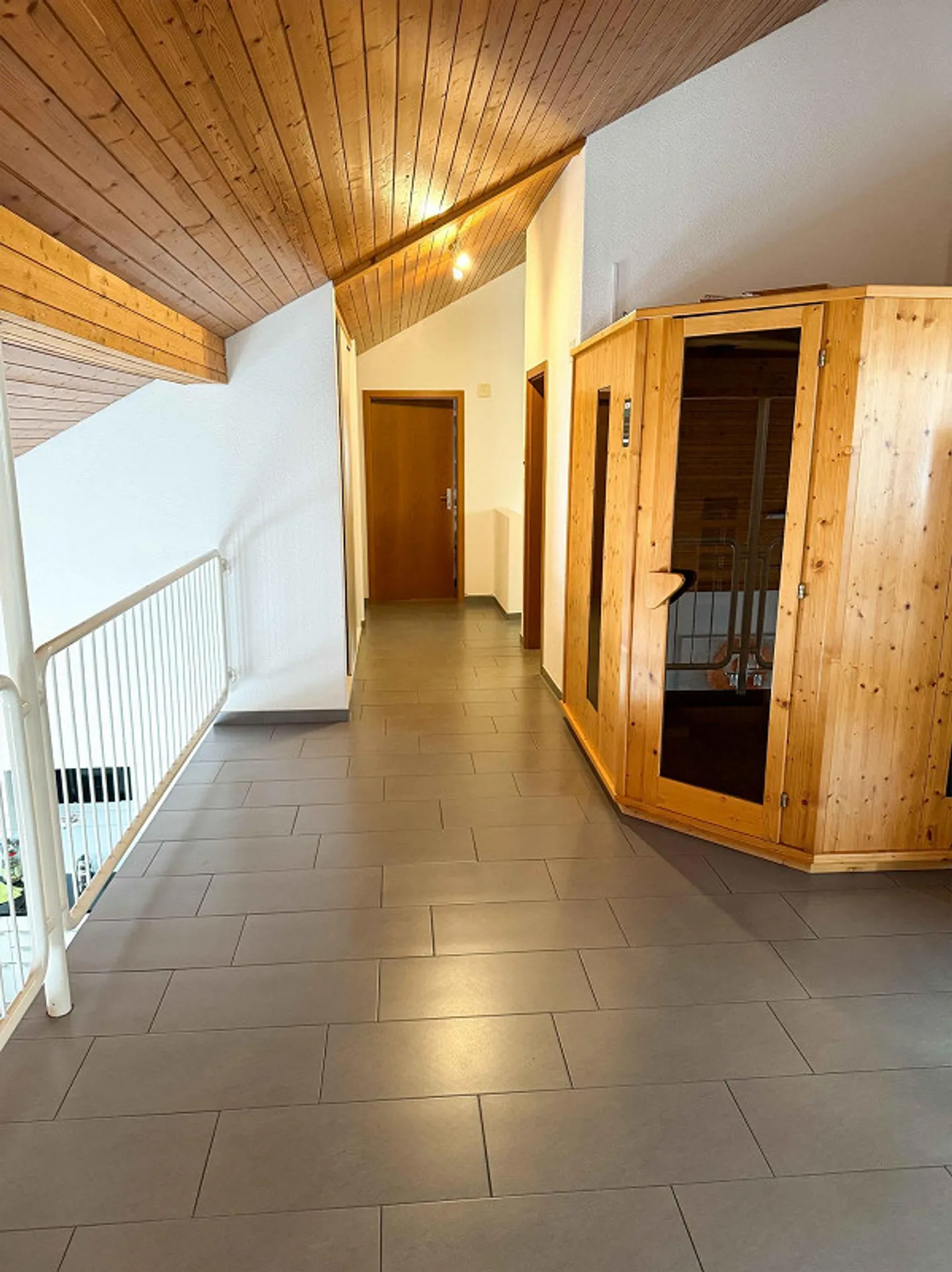 Bright home with sauna, fireplace and winter garden with whirlpool - Photo 16 of 28