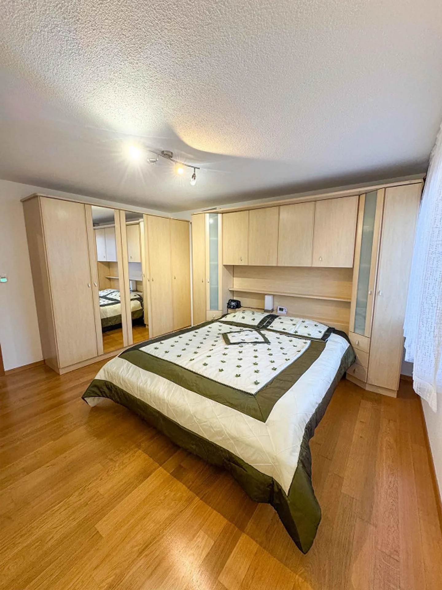 Bright home with sauna, fireplace and winter garden with whirlpool - Photo 18 of 28