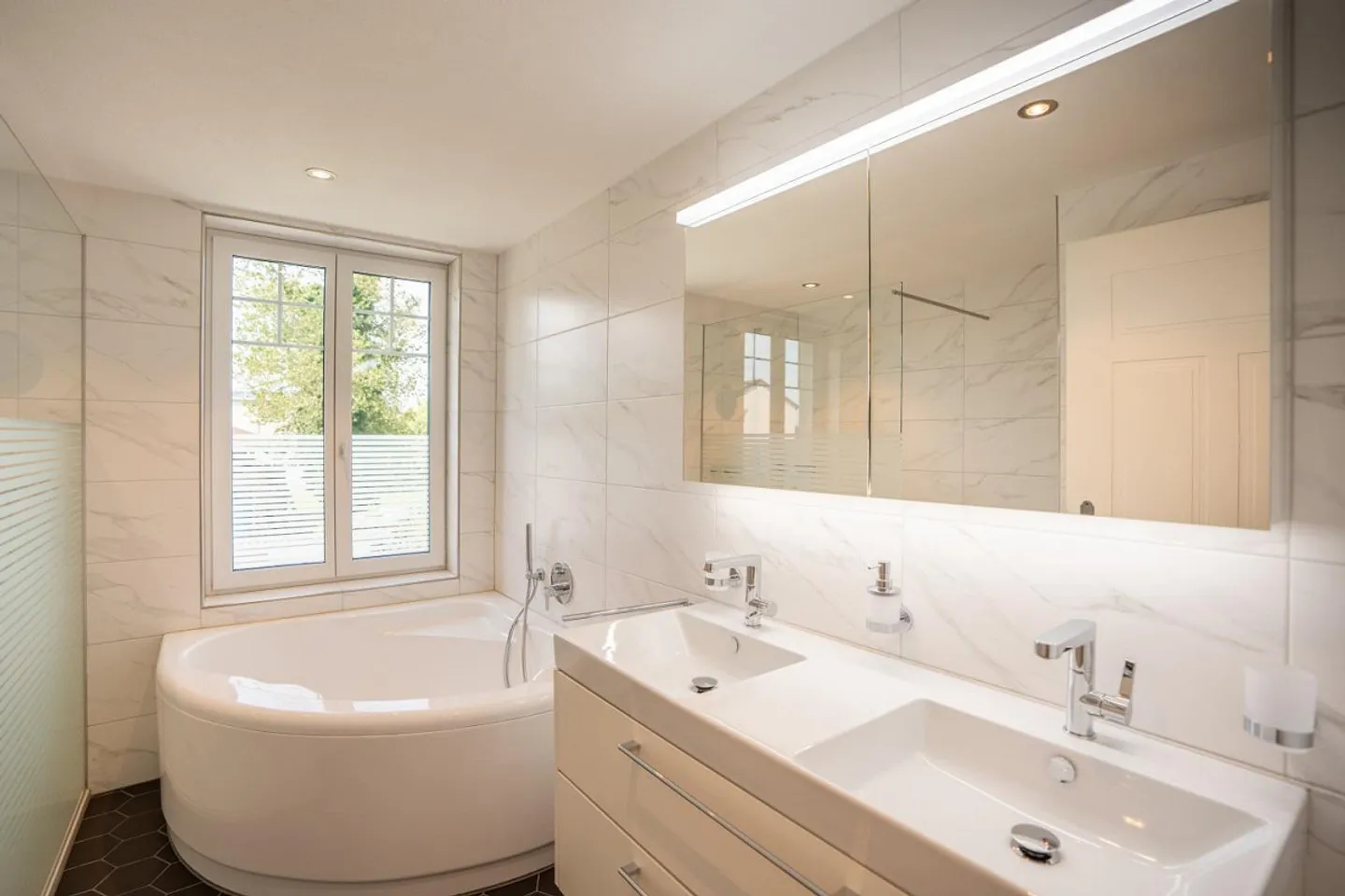 Stilvolle Villa mit modernster Ausstattung - Foto 6 von 7