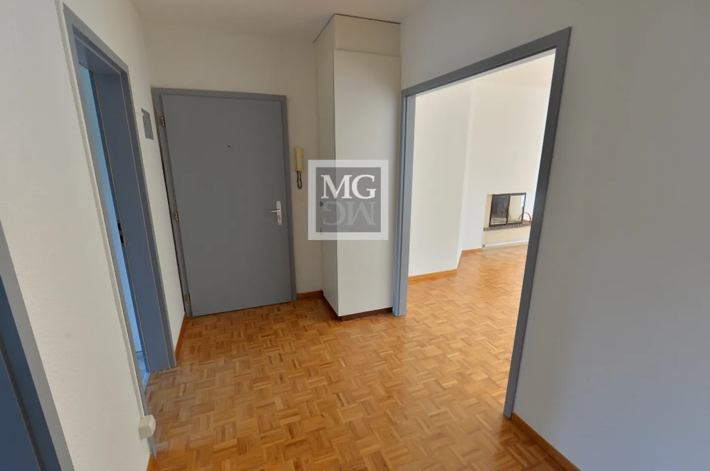 Beautiful 3.5-room apartment renovated in 2025, ideally located in Gland - Photo 5 of 8