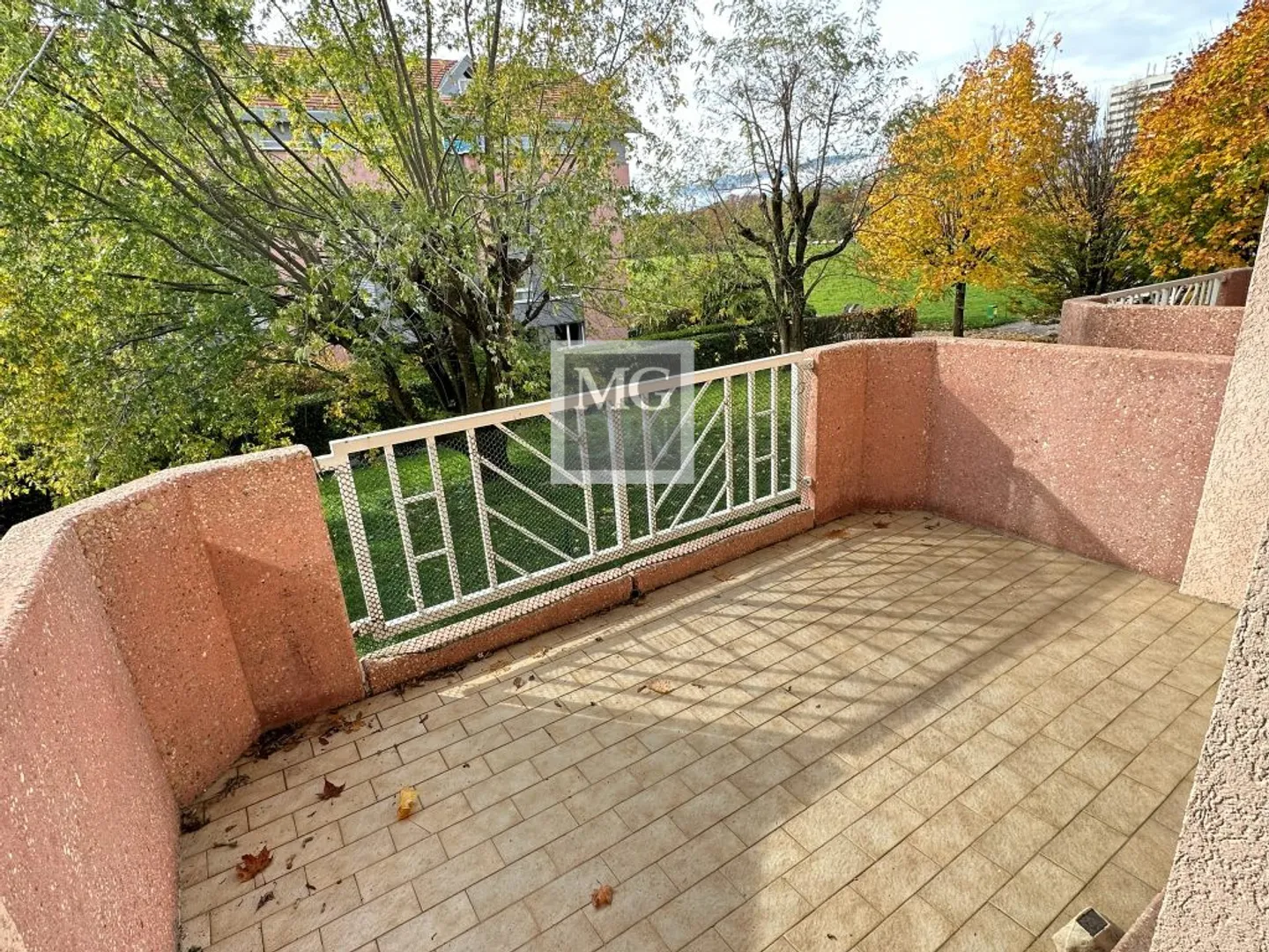 Beautiful 3.5-room apartment renovated in 2025, ideally located in Gland - Photo 8 of 8