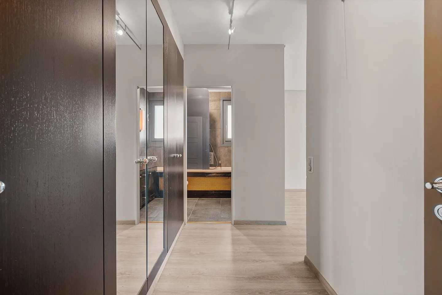 6-Zimmer-Wohnung - Foto 6 von 7